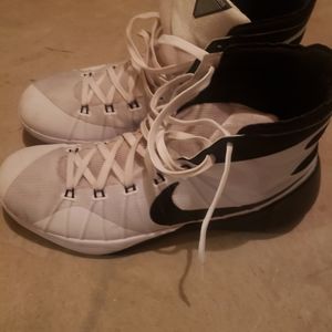 Nike hyperdunk 2015 black and white size 13